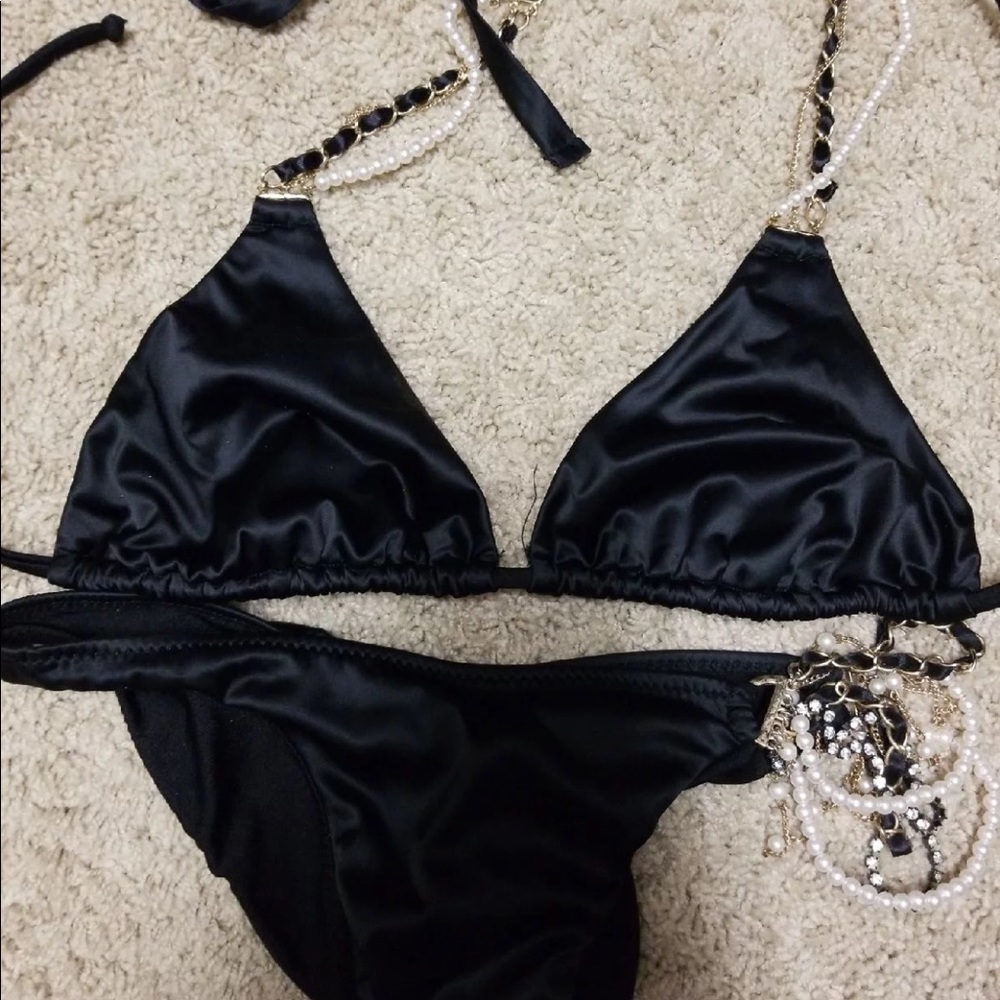 Beach Bunny Gimmi More